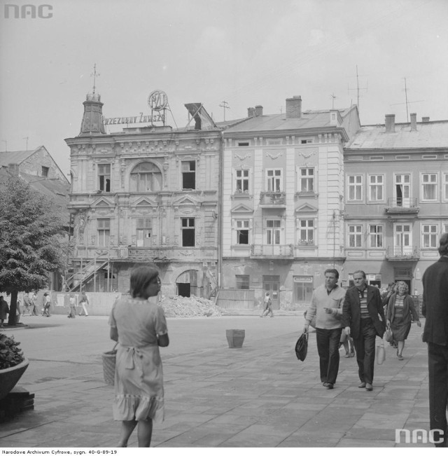 Zabytkowe kamienice przy Rynku w 1977 r.

Zdjęcie dzięki uprzejmości NAC