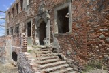 Ruiny pałacu w Grębocicach. Trwa zabezpieczenie murów zabytku. ZDJĘCIA