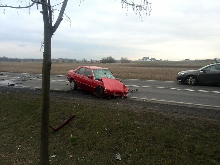 Wypadek w Ociążu: Trzy osoby ranne w karambolu [ZDJĘCIA]