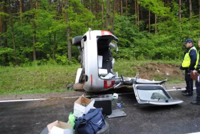 Zderzenie czołowe mercedesa ze ze skodą octavią [