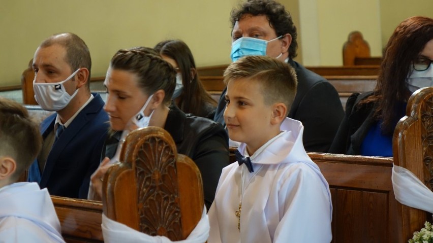 Druga niedzielna grupa przystąpiła do sakramentu Pierwszej Komunii Świętej w parafii pw. św. Józefa Oblubieńca NMP 