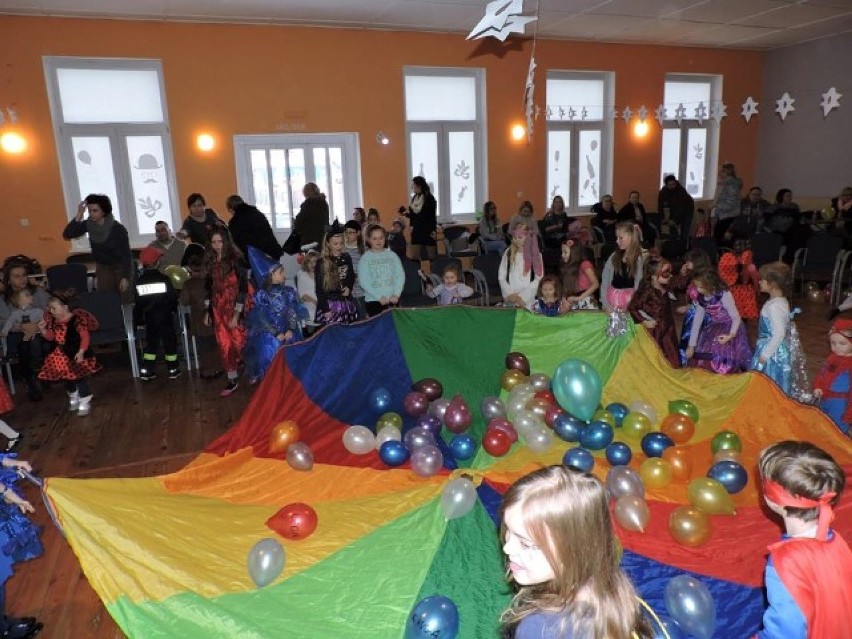 Stegna. Dzieci z nadmorskiej gminy bawiły się w czasie balu...