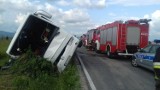 Szaflary. Autobus zsunął się do rowu. 10 osób poszkodowanych