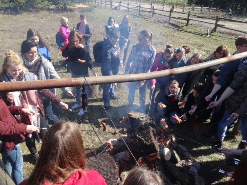 Uczniowie XV LO w Bydgoszczy powędrowali szlakiem Jeremiego Przybory [zdjęcia] 