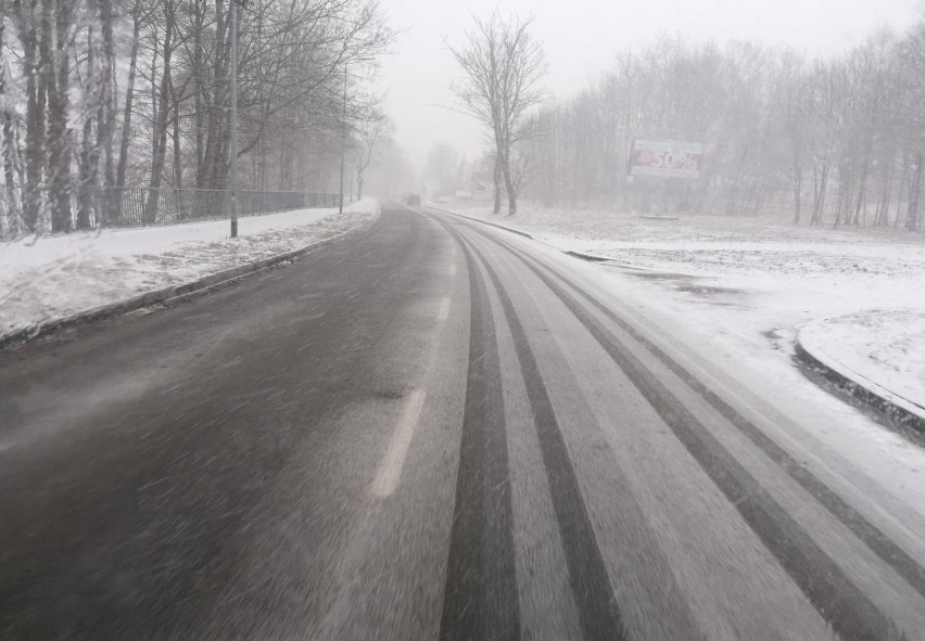 Zaśnieżona ulica Szczecińska w Szczecinku