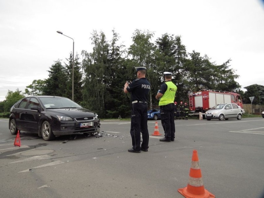 Wrocław: Wypadek na Grota-Roweckiego (ZDJĘCIA)