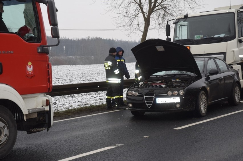 Trzemeszno: Zderzenie auta osobowego z ciężarówką 