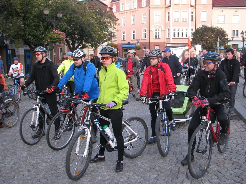 KRÓTKO: Rowerzyści sprawdzili nową scieżkę rowerową przy zalewie Nakło-Chechło