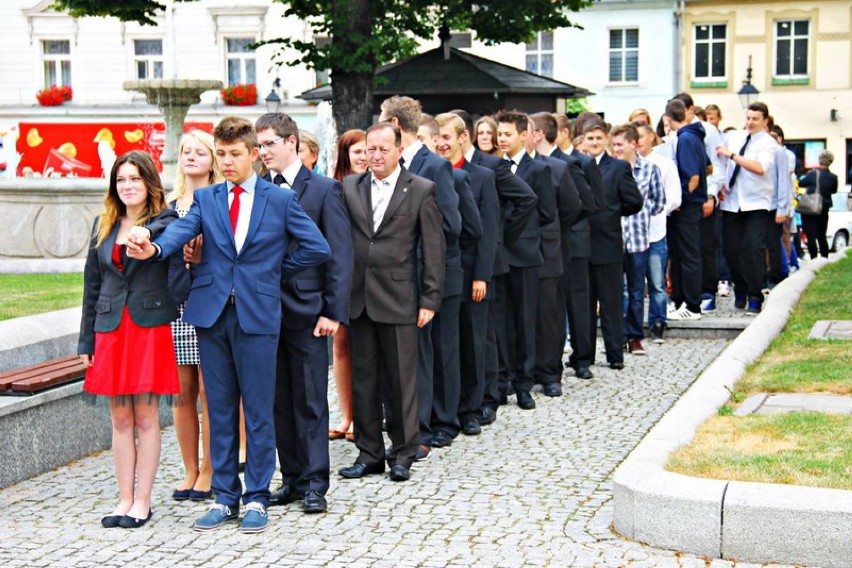 Polonez na zakończenie szkoły (FOTO)