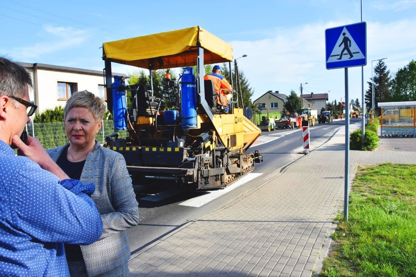 Dobiega końca przebudowa nawierzchni ulicy Zębcowskiej w Ostrowie Wielkopolskim
