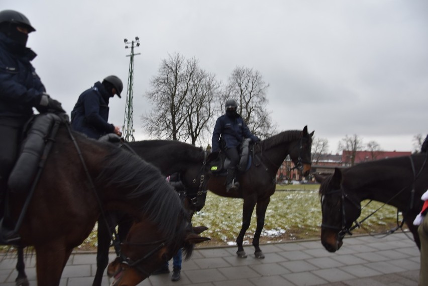 Częstochowska policja konna na patrolu  pod Jasną Górą ZDJĘCIA