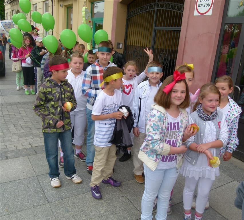 Podchody na Dzień Dziecka w Piotrkowie. Imprezę zorganizowała SP nr 8