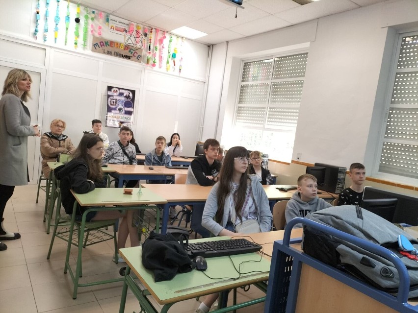Uczniowie ze Szkoły Podstawowej nr 5 w w Szczecinku w Hiszpanii i w Czechach [zdjęcia]