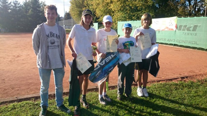 Turniej tenisowy w Chodzieży: Grały dzieci i młodzież...
