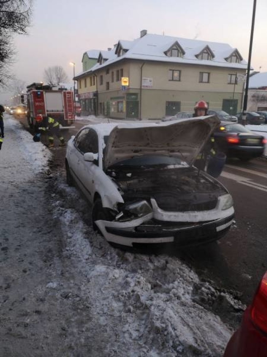 Sądecczyzna. Na drogach jest ślisko. Aż trzy stłuczki w ciągu jednego dnia [ZDJĘCIA]