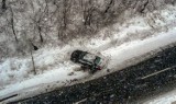 Śnieg na ulicach Wałbrzycha. Uwaga trudne warunki na drogach (ZDJĘCIA Z DRONA)