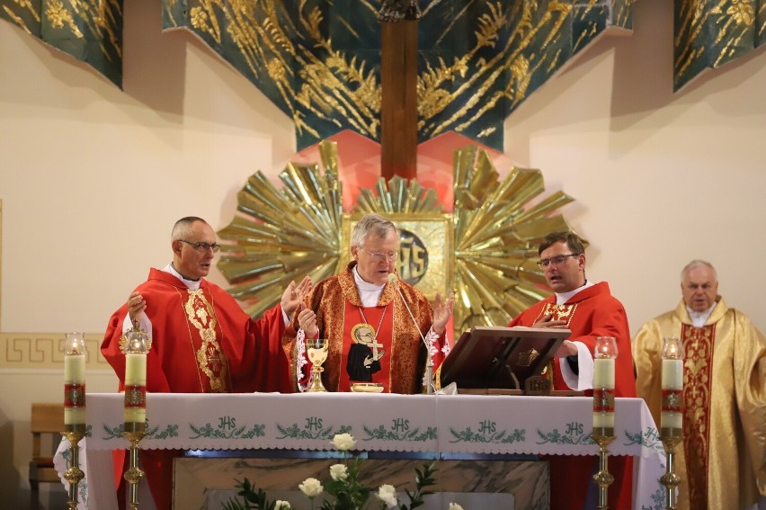 Uroczystości odpustowe w parafii świętego Maksymiliana Marii Kolbego w Kielcach i poświęcenie figury świętego Michała Archanioła