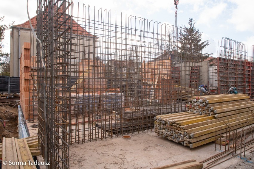 Rośnie nowy blok TBS w Stargardzie. Mieszkania, garaż podziemny, komórki lokatorskie 