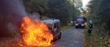 W Grzechotkach: płonęło auto w pobliżu granicy. ZDJĘCIA!