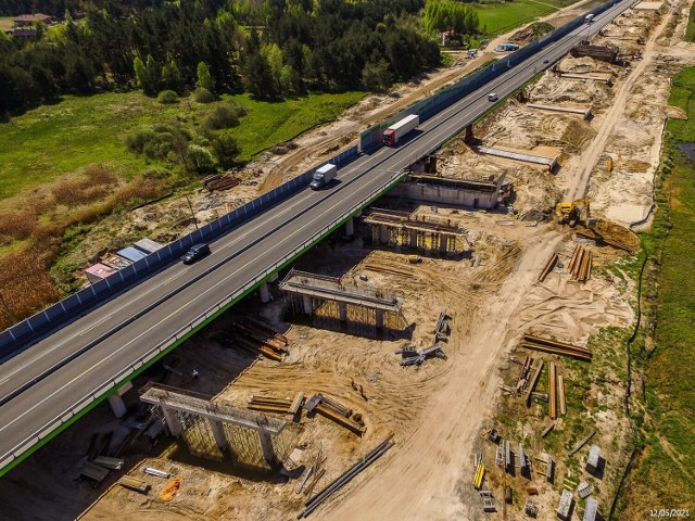 Budowa A1 w okolicach Radomska i Kamieńska. Tak postępują prace - czerwiec 2021