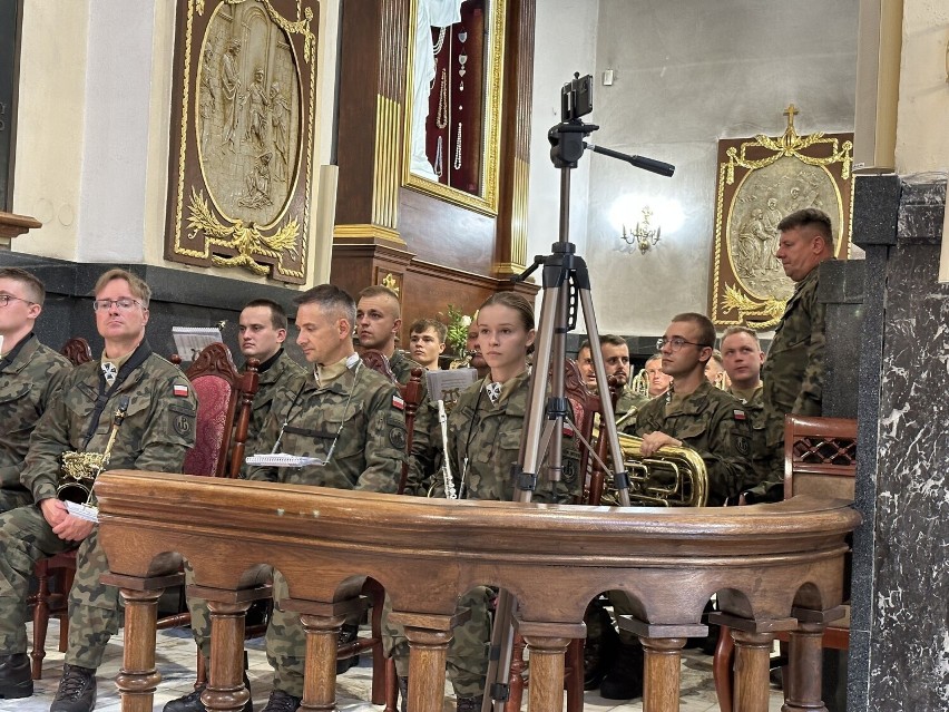 Dwie radomskie zawodowe orkiestry wojskowe uświetniły obchody Święta Wojska Polskiego. Zobaczcie zdjęcia