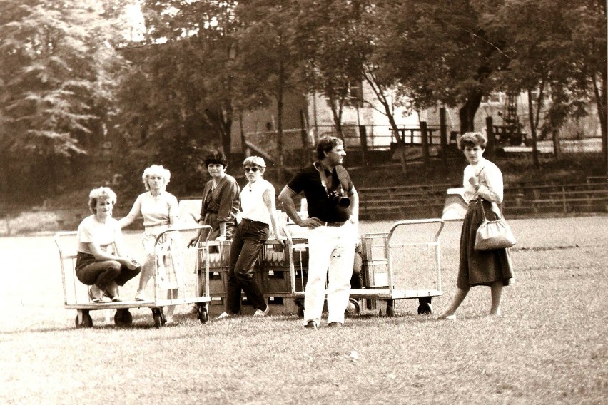 1987 rok - stadion przy ul. Śniadeckich w Jaśle zgromadził...