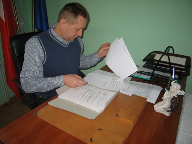 Robert Telus w swoim biurze poselskim