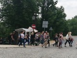 Turyści wypoczywają w Sandomierzu. Sobota kolejnym dniem pełnym turystów w Królewskim Mieście (ZDJĘCIA)