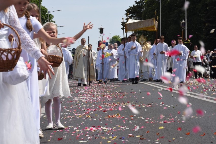 W Polsce uroczystości Bożego Ciała przypadają w czwartek po...