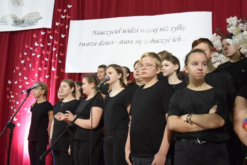 Pierwszy po przeprowadzce Dzień Edukacji Narodowej w skierniewickiej „Jedynce”