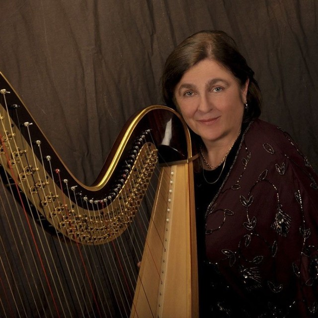 Wystąpi znana już radomskiej publiczności harfistka Anna Sikorzak –Olek.