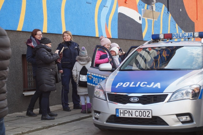 W czwartek strażacy ze Słupska spotkali się z uczniami...