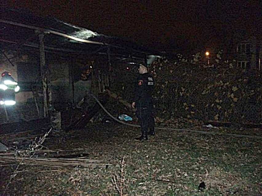 Pożar na ul. Kozielskiej. Spłonęła dawna stolarnia [zdjęcia]