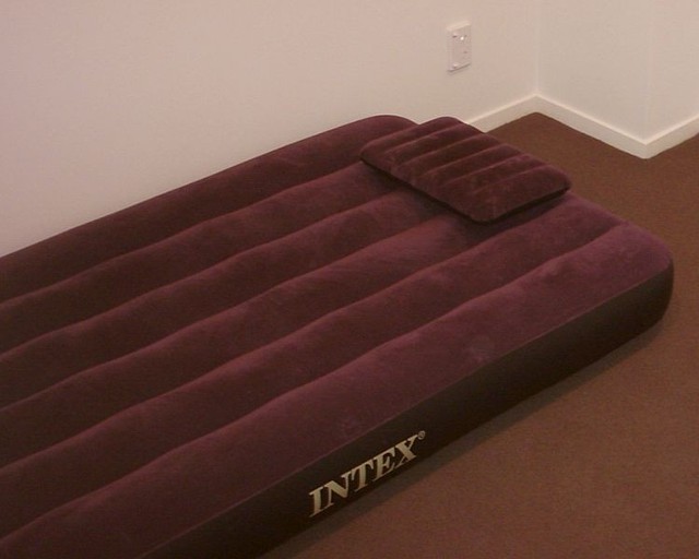 Źródło: http://commons.wikimedia.org/wiki/File:Guest_Bed_Type_Air_Mattress_With_Fake_Felt.jpg?uselang=pl