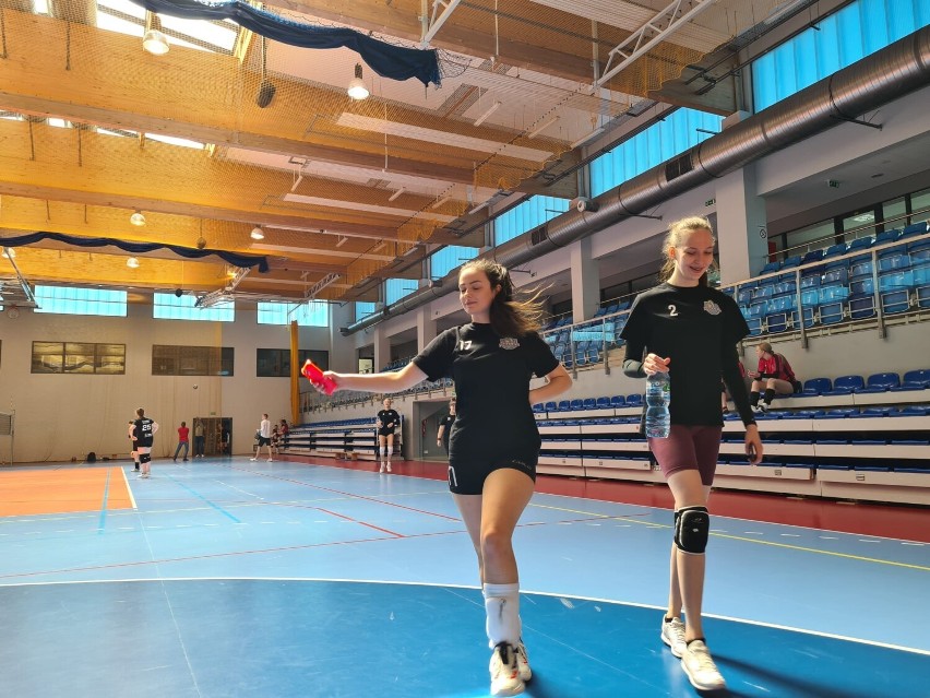 Dziewczyny z Volley Radomsko trzecie na turnieju Szczerców CUP 2022