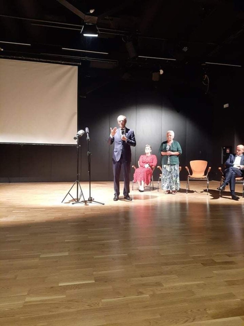 Donald Tusk w Goleniowie z inicjatywy PO. Za wynajem sali nie trzeba było płacić