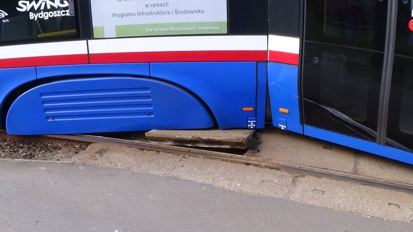 Wykolejenie tramwaju na pętli Wilczak w Bydgoszczy! [zdjęcia, wideo]