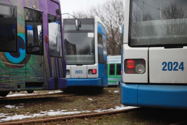 -&nbsp;Oszczędniej jest, aby jechały na pętlę "Wieczysta" niż gdyby zjeżdżały do zajezdni - wyjaśnia Grzegorz Sapoń, zastępca dyrektora Zarządu Infrastruktury Komunalnej i Transportu.