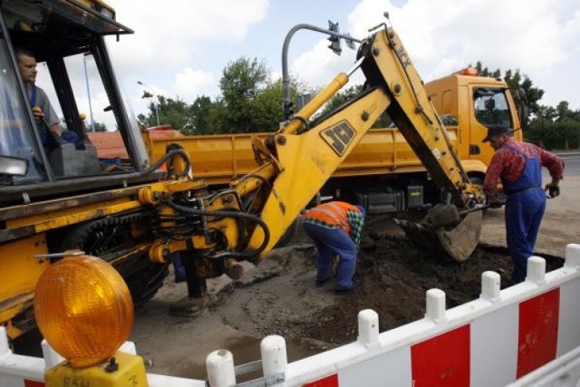 Pęknięta rura Warszawa. Dwa bloki na Egipskiej bez wody