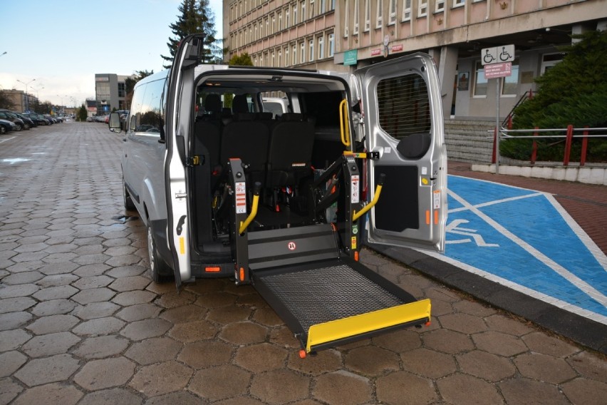 Radomsko: Nowe auto do przewozu osób niepełnosprawnych