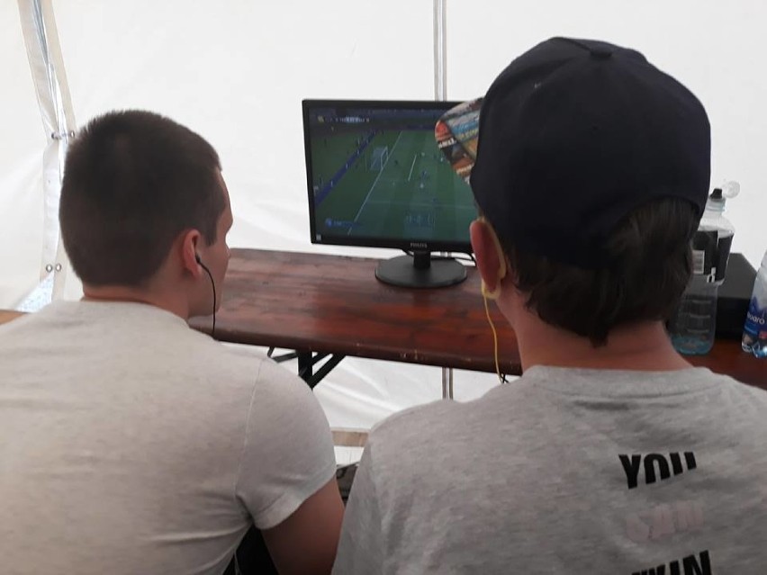 Turniej FIFA 2018 na "Skałce" w Świętochłowicach ZDJĘCIA