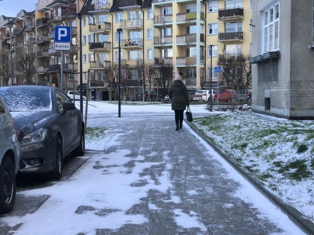 Niebezpiecznie na drogach. Władze miasta ostrzegają przed intensywnymi opadami śniegu.