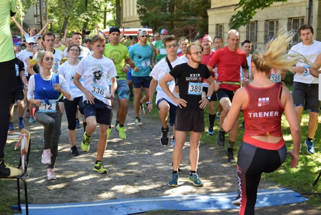 Niedzielny bieg odbył się na terenie parku przy Zespole Szkół nr 3 w Sławięcicach.