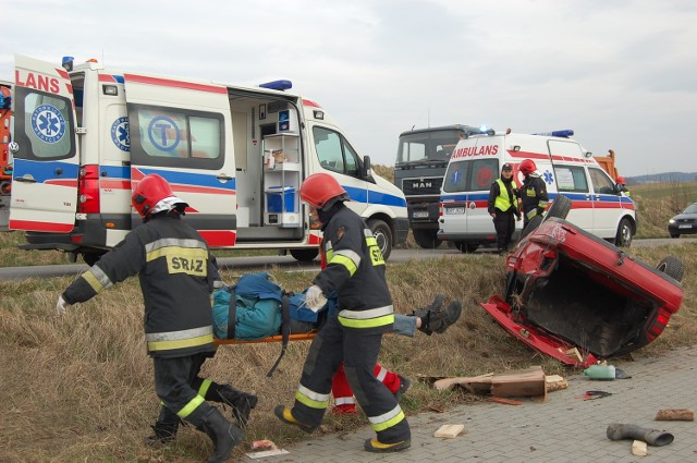 Do szpitala przetransportowano w sumie trzech rannych pasażerów