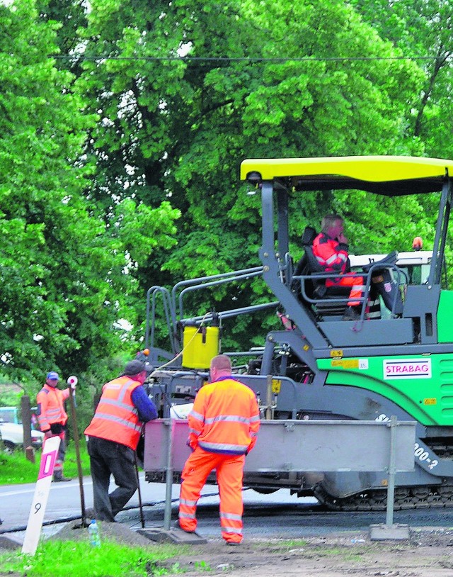 Wykonawca obwodnicy buduje ją bez wjazdów na pola