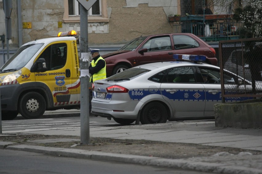 Wypadek na ulicy Rataja w Legnicy (ZDJĘCIA)