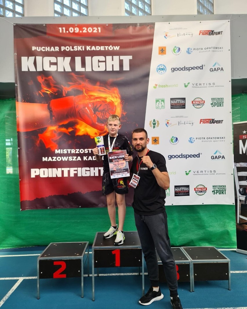 Patryk Klamrowski z Agoga Gym z Pucharem Polski w kickboxingu w formule Kick Light