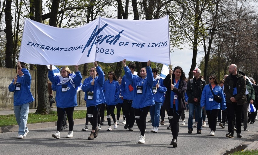 W Marszu Żywych 2023 w Oświęcimiu udział wzięło ponad 10...