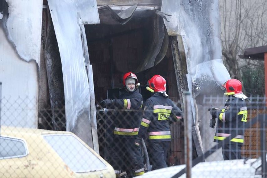 Katowice: Pożar w warsztacie samochodowym. To był wybuch [ZDJĘCIA]