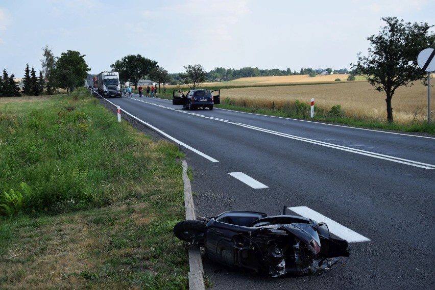 Śmiertelny wypadek na wylocie z Wielunia. Zginął 49-letni kierowca skutera [AKTUALIZACJA]